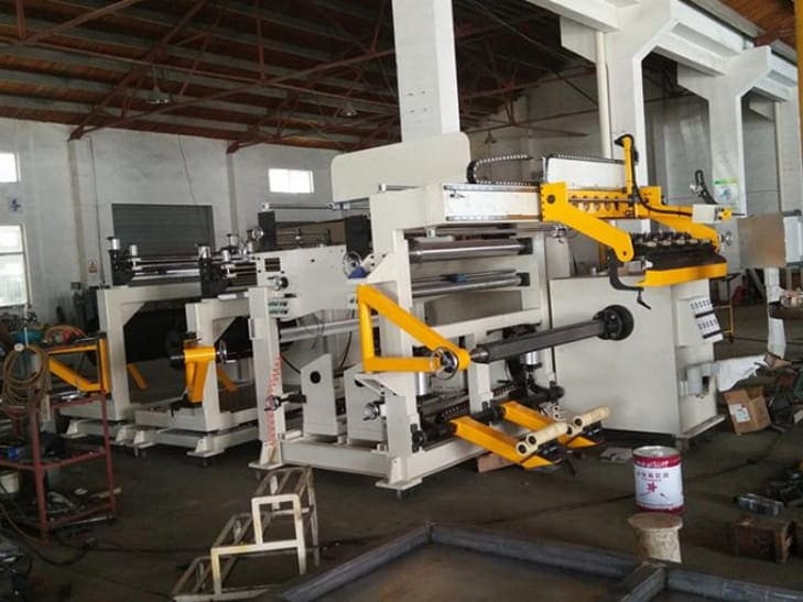 Foil coil winding machine structure