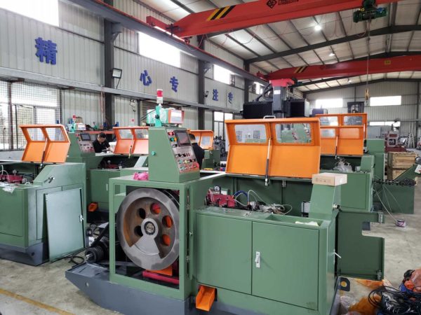 Three stations bolt forging machine